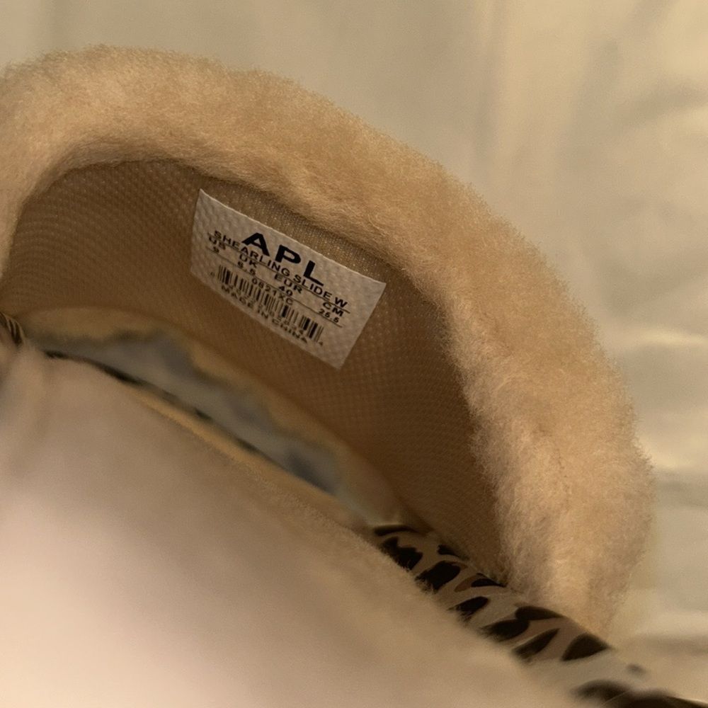 Apl Tan & Black Shearling Slip On Slides(Size 9) - image 8